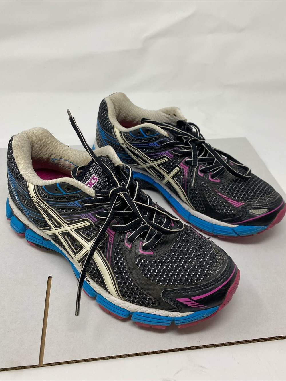 ASICS GT-2000 Women's Running Shoes Size 6, Black/White/Blue/Pink
